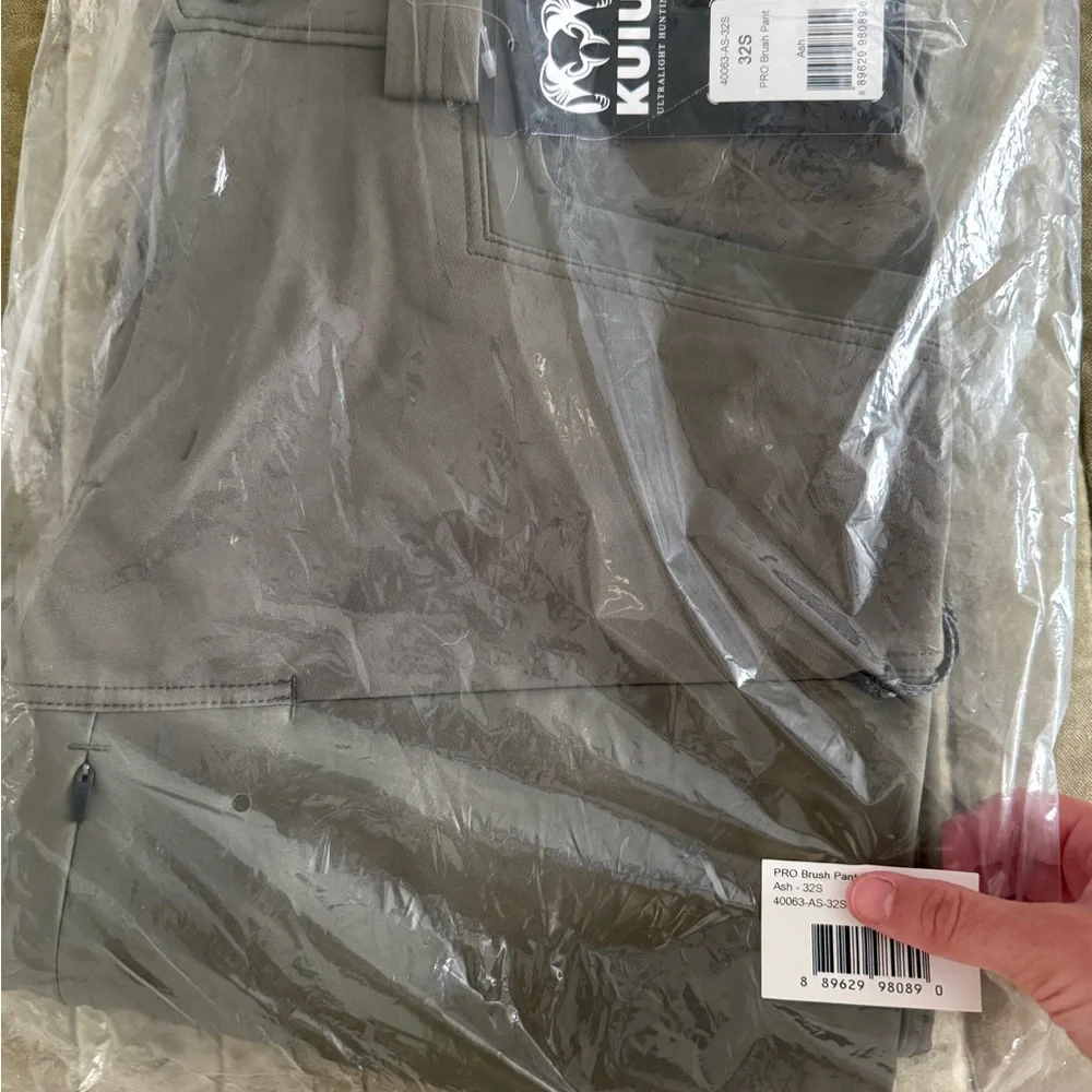 KUHL Men's Cargo Pants in Olive